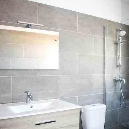 Apartman 2 - Vue - Parking - Proche Palais Festival & Plages